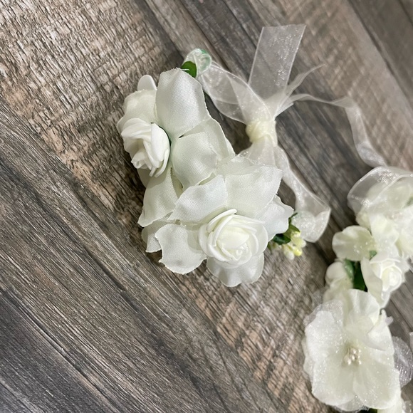 Flower headband with flower bracelet - Picture 3 of 5